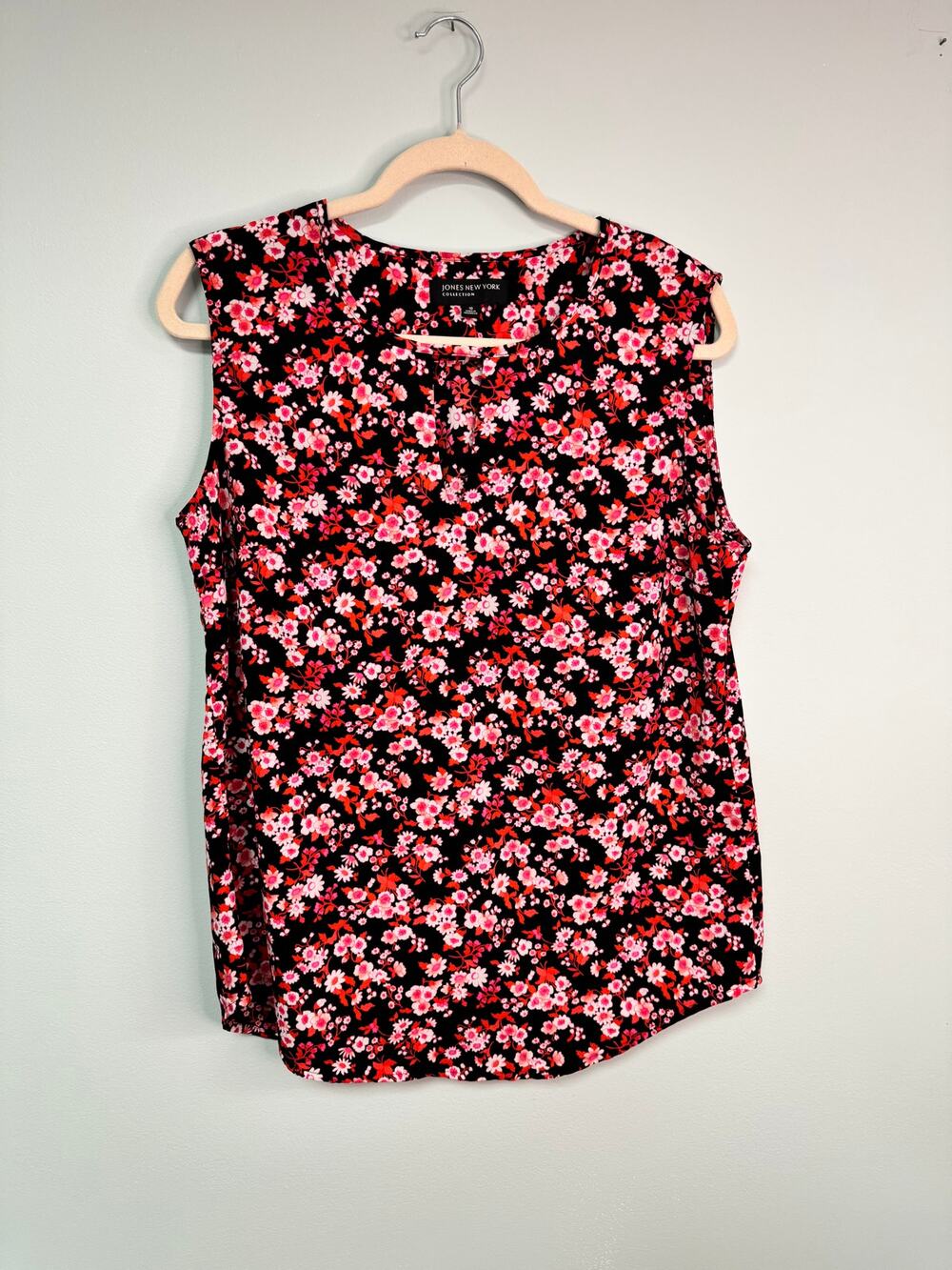 EUC! Jones New York Collection Sleeveless Floral Blouse Size 10 - Pink & Black